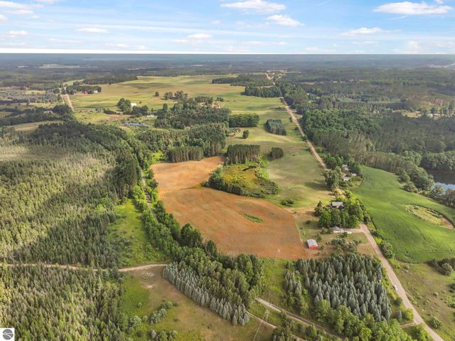 11470 S 39 Road, Cadillac, MI 49601