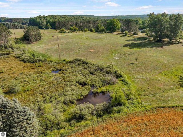 11470 S 39 Road, Cadillac, MI 49601