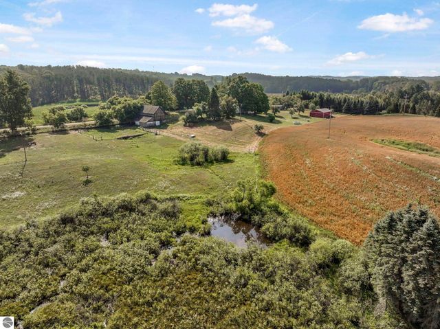 11470 S 39 Road, Cadillac, MI 49601