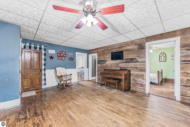 11470 S 39 Road, Cadillac, MI 49601