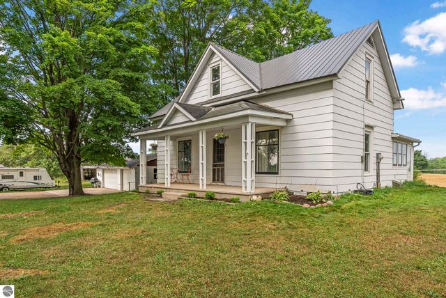 11470 S 39 Road, Cadillac, MI 49601