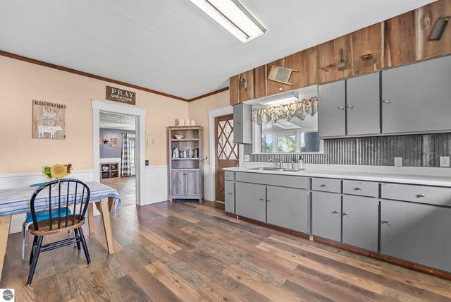 11470 S 39 Road, Cadillac, MI 49601