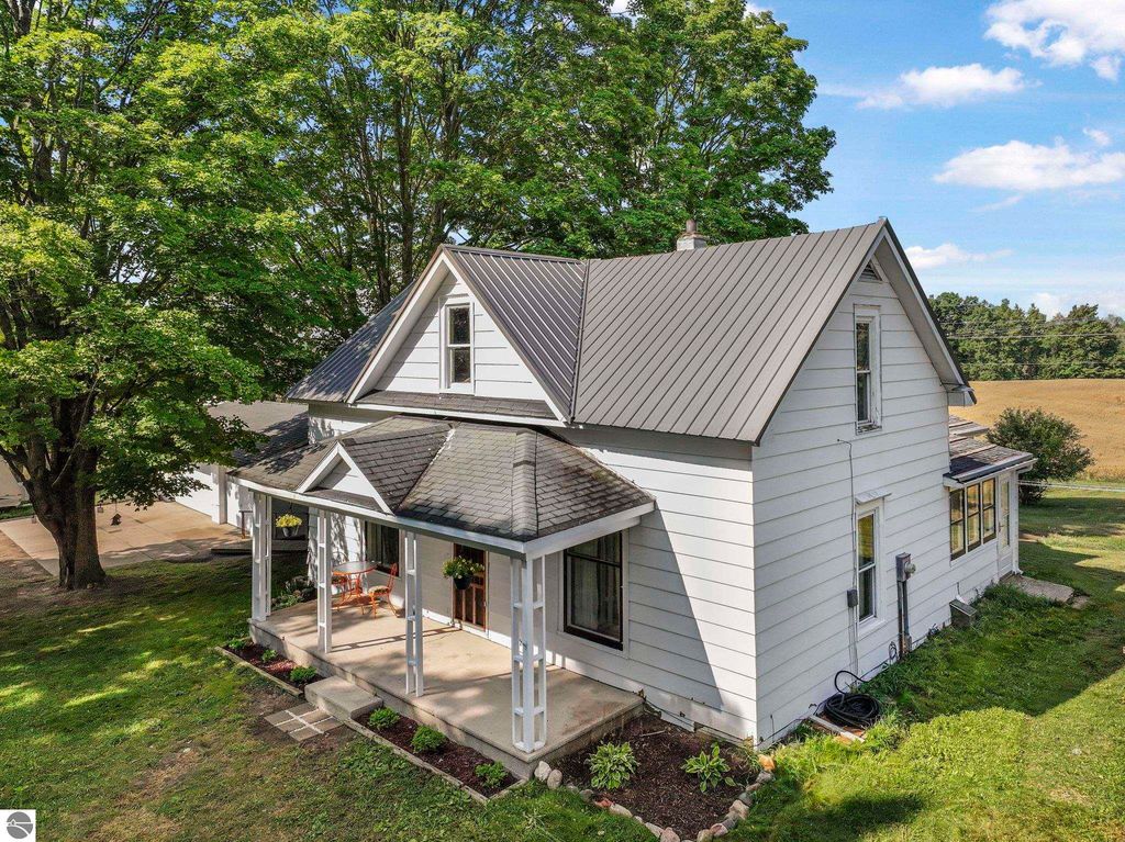 11470 S 39 Road, Cadillac, MI 49601