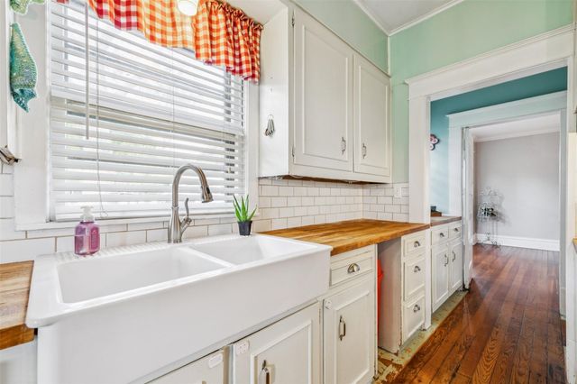 1004 Mitchell Street, Gonzales, TX 78629