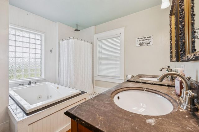 1004 Mitchell Street, Gonzales, TX 78629