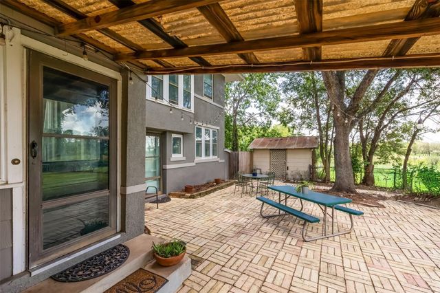 1004 Mitchell Street, Gonzales, TX 78629