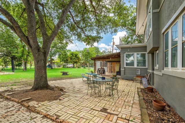 1004 Mitchell Street, Gonzales, TX 78629