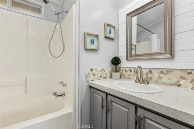 245 W Bobier Drive 33, Vista, CA 92083