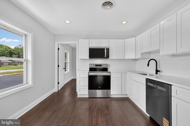 10 CARLIN LN, Newark, DE 19713