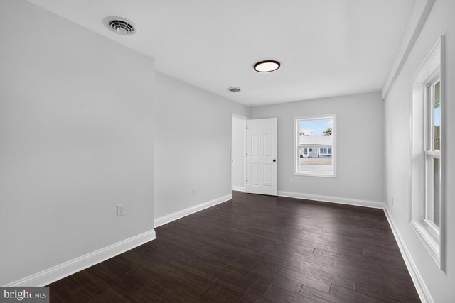 10 CARLIN LN, Newark, DE 19713