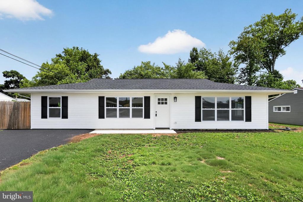 10 CARLIN LN, Newark, DE 19713