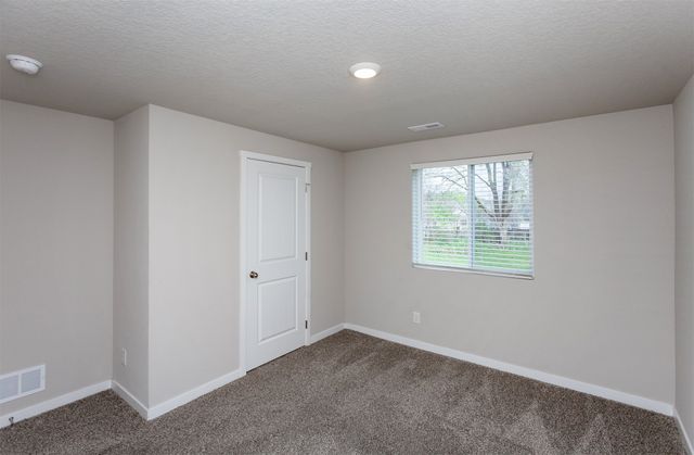4944 Grandview Avenue, Des Moines, IA 50317