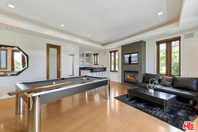 8827 Evanview Drive, Los Angeles, CA 90069