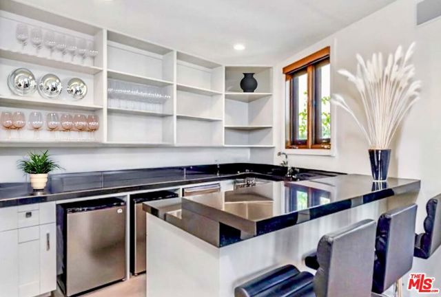 8827 Evanview Drive, Los Angeles, CA 90069