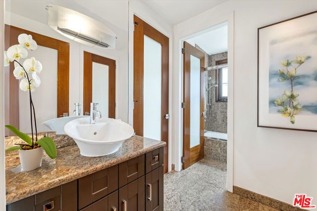 8827 Evanview Drive, Los Angeles, CA 90069