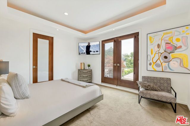 8827 Evanview Drive, Los Angeles, CA 90069