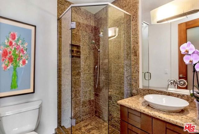8827 Evanview Drive, Los Angeles, CA 90069