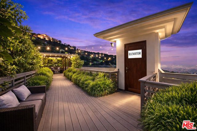 8827 Evanview Drive, Los Angeles, CA 90069