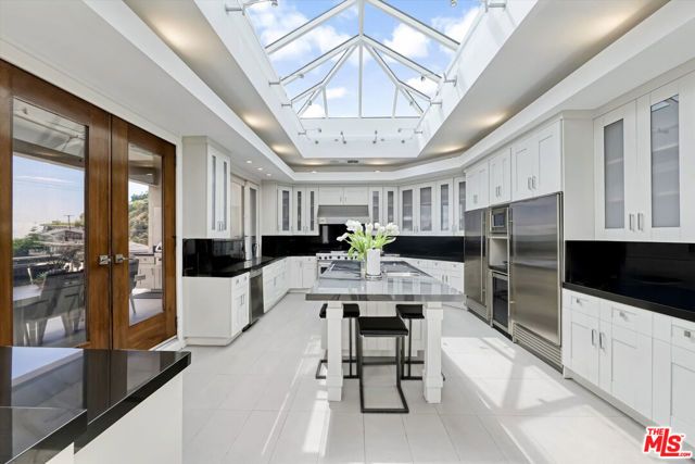 8827 Evanview Drive, Los Angeles, CA 90069