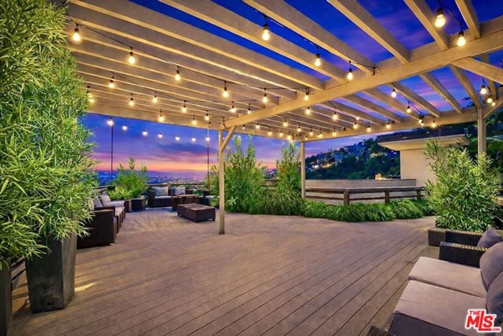 8827 Evanview Drive, Los Angeles, CA 90069