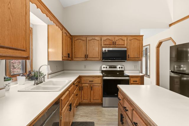 11525 Pondview Court, Champlin, MN 55316