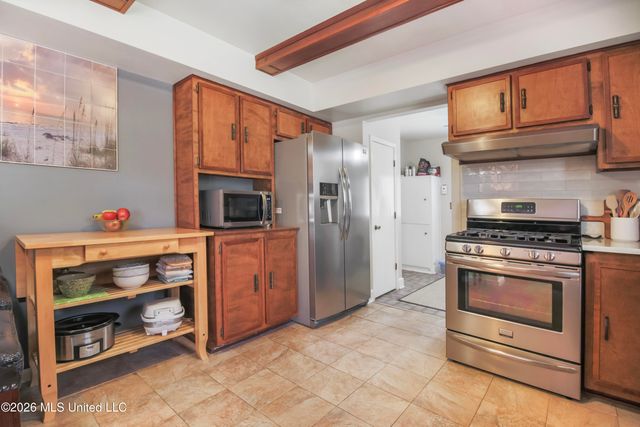 9388 W Oaklawn Road, Biloxi, MS 39532