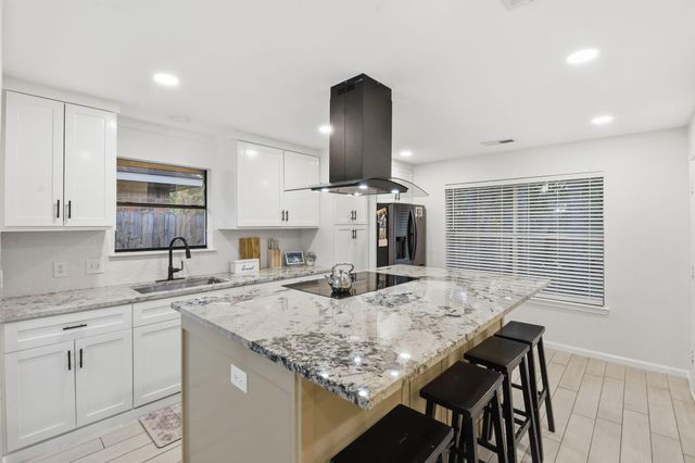 1910 Hunnington Drive, Conroe, TX 77303