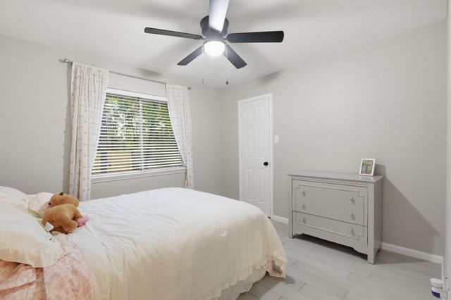 1910 Hunnington Drive, Conroe, TX 77303