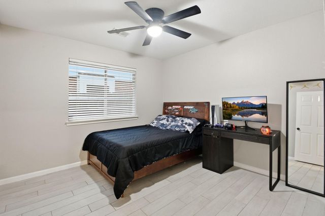 1910 Hunnington Drive, Conroe, TX 77303