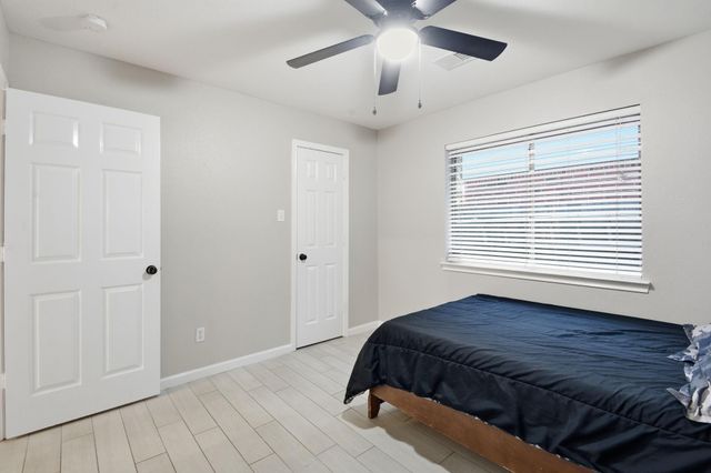 1910 Hunnington Drive, Conroe, TX 77303