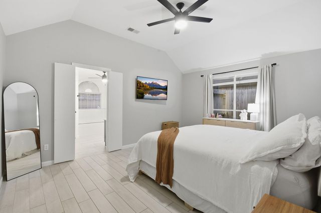 1910 Hunnington Drive, Conroe, TX 77303