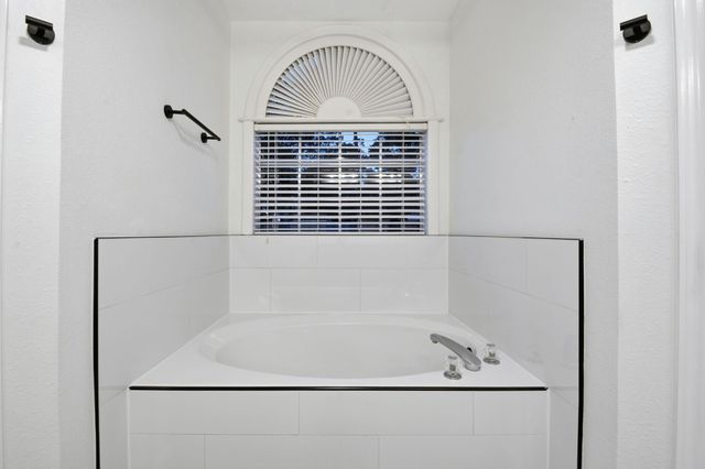 1910 Hunnington Drive, Conroe, TX 77303