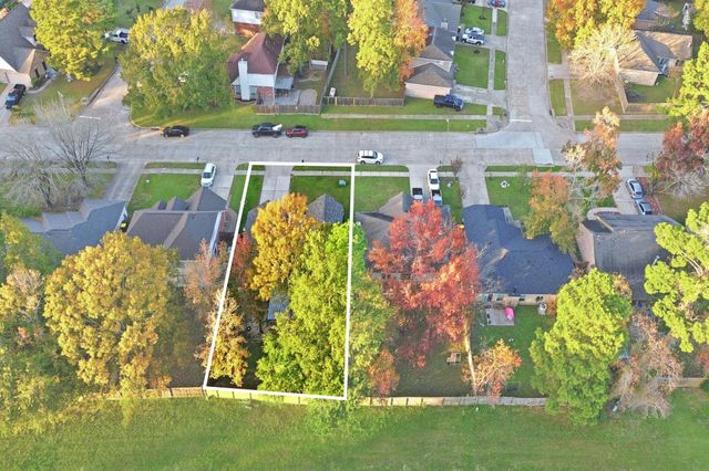 1910 Hunnington Drive, Conroe, TX 77303