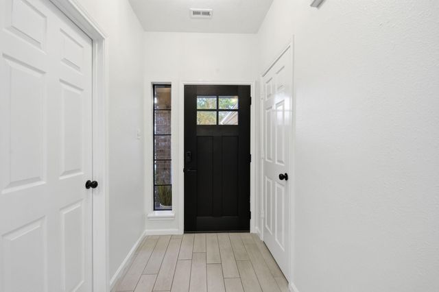 1910 Hunnington Drive, Conroe, TX 77303