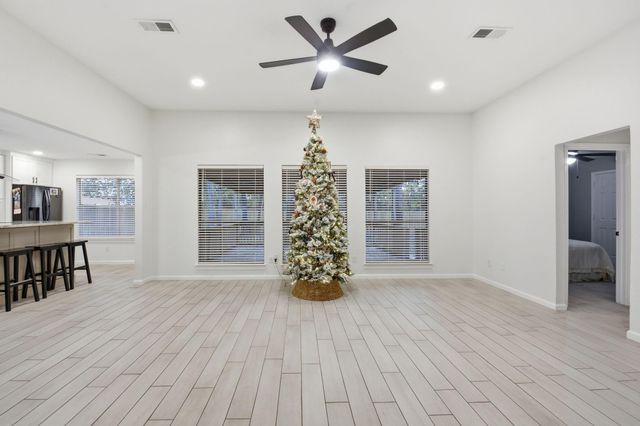 1910 Hunnington Drive, Conroe, TX 77303