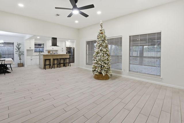 1910 Hunnington Drive, Conroe, TX 77303