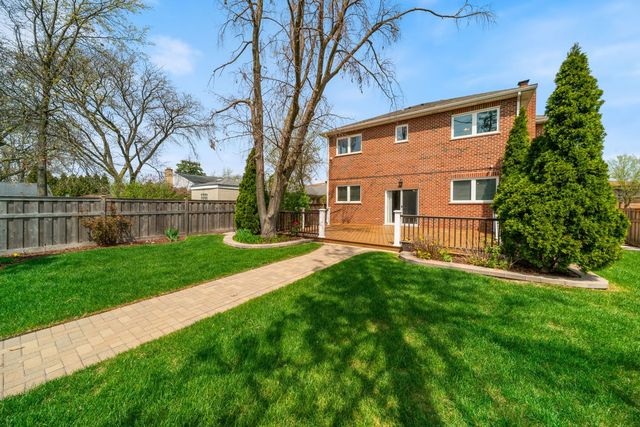 701 OAKTON Street, Park Ridge, IL 60068