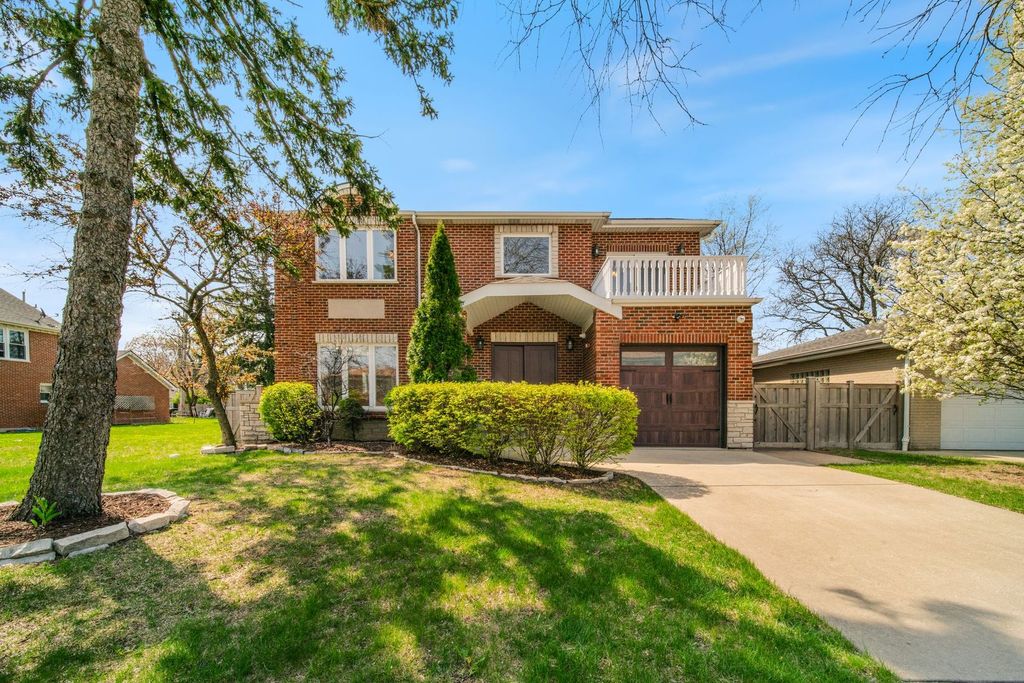 701 OAKTON Street, Park Ridge, IL 60068