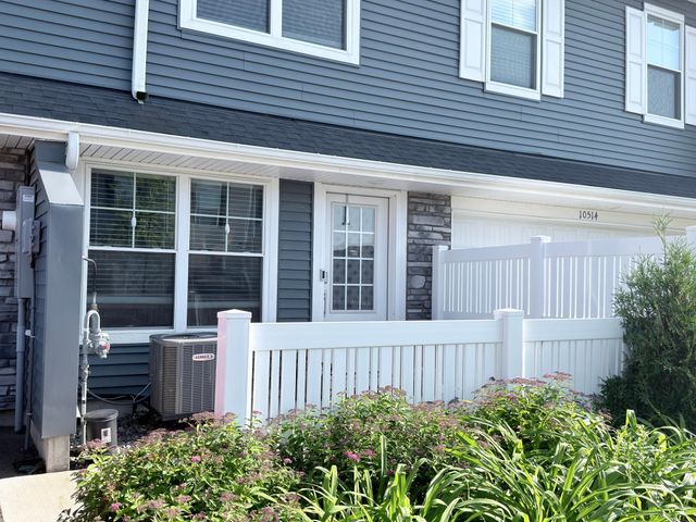 10518 Weston Way N, Maple Grove, MN 55369