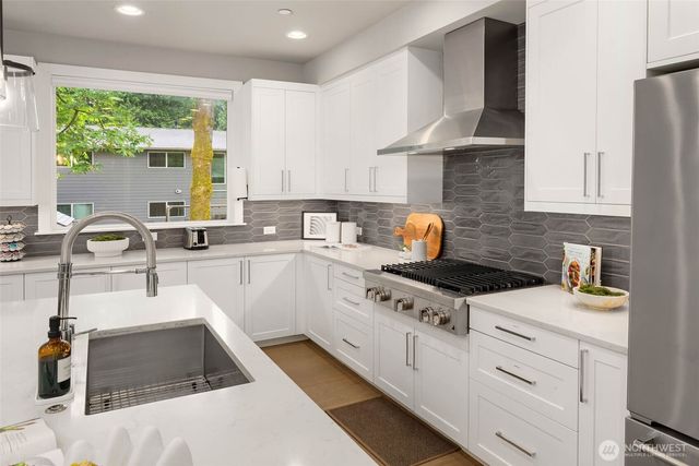 8021 NE 127th Lane, Kirkland, WA 98034