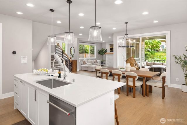 8021 NE 127th Lane, Kirkland, WA 98034