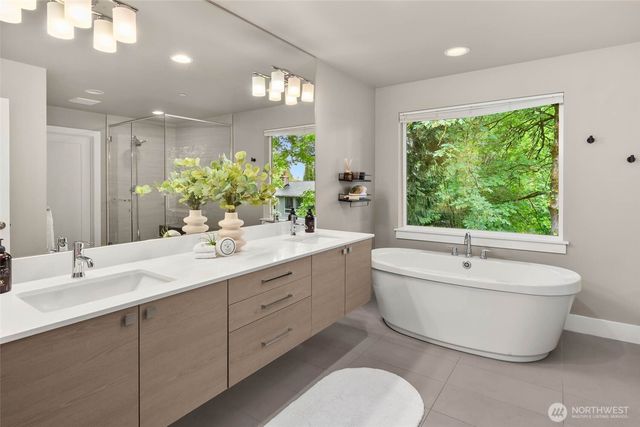 8021 NE 127th Lane, Kirkland, WA 98034