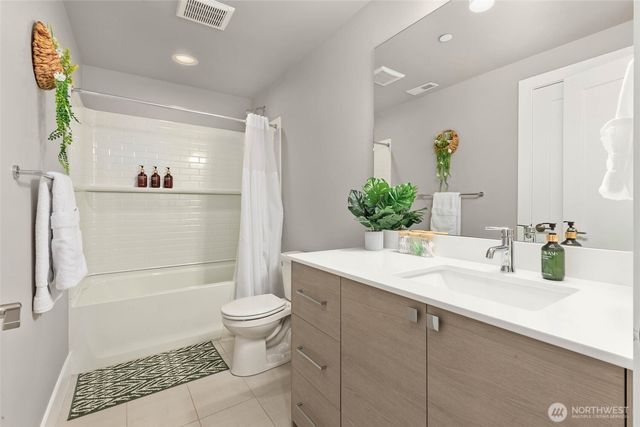8021 NE 127th Lane, Kirkland, WA 98034