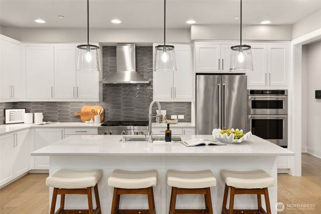 8021 NE 127th Lane, Kirkland, WA 98034