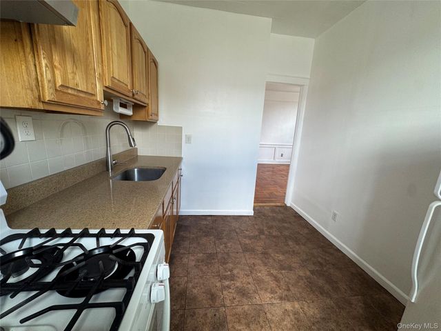 7438 Jamaica Avenue, Woodhaven, NY 11421