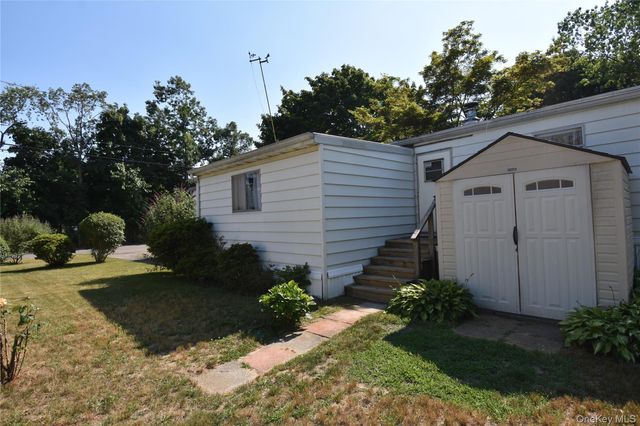 116 Lincoln Avenue, Holbrook, NY 11741