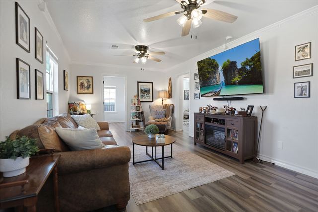 271 E Houston Street, Van Alstyne, TX 75495