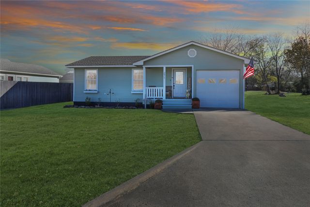 271 E Houston Street, Van Alstyne, TX 75495