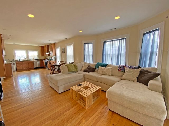 15 Underwood Park 2, Waltham, MA 02453