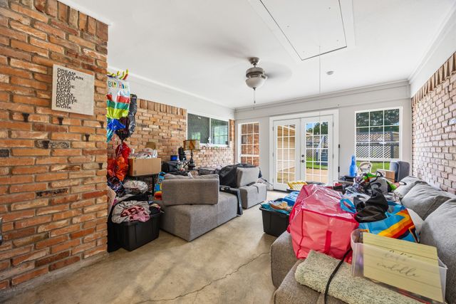 1810 Waterwood Drive, Arlington, TX 76012